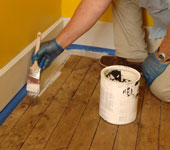 Come dipingere i pavimenti in legno
