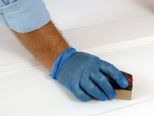 Come preparare una porta per la verniciatura