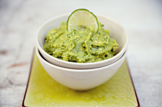 Come fare la salsa di avocado e lime?