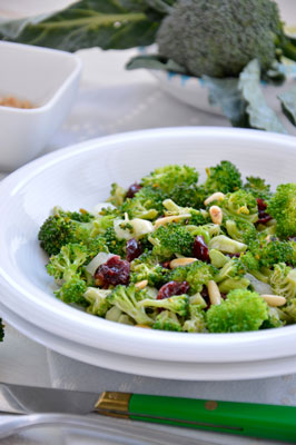 Ricetta per l'insalata di broccoli festosa