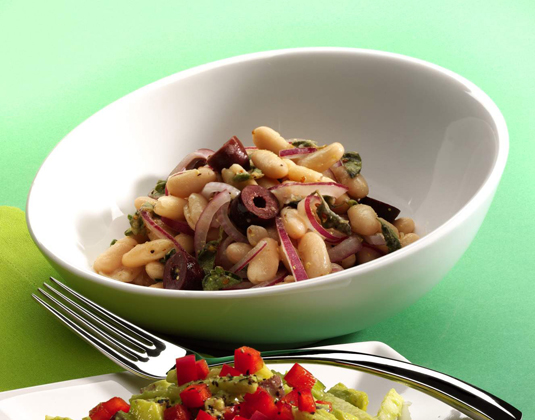 Insalata di fagioli bianchi con olive greche e vinaigrette al vino di senape