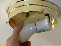 Come sostituire un apparecchio a soffitto