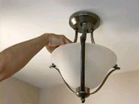 Come sostituire un apparecchio a soffitto