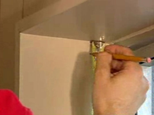 Installazione di tende per finestre senza problemi