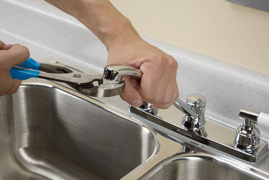 Come pulire un aeratore del rubinetto e uno spruzzatore per lavello?