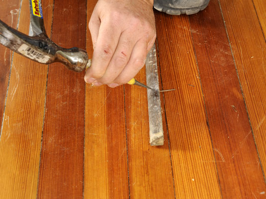 Come preparare i pavimenti in legno per la levigatura