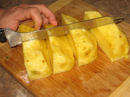 Come tagliare e tagliare un ananas