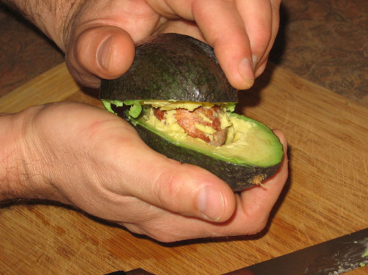 Come snocciolare e sbucciare un avocado