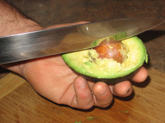Come snocciolare e sbucciare un avocado