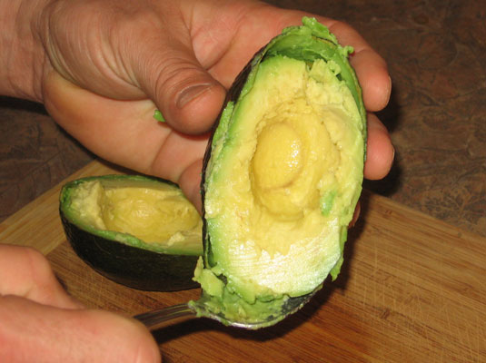 Come snocciolare e sbucciare un avocado