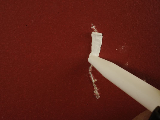 Come riparare piccole crepe nel muro a secco