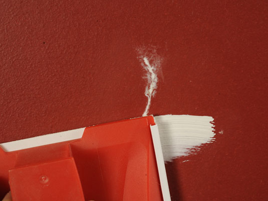 Come riparare piccole crepe nel muro a secco