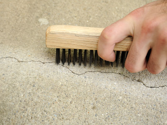 Come riempire piccole crepe nel calcestruzzo