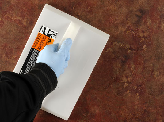 Come rimuovere la carta da parati dal gesso con un piroscafo per carta da parati