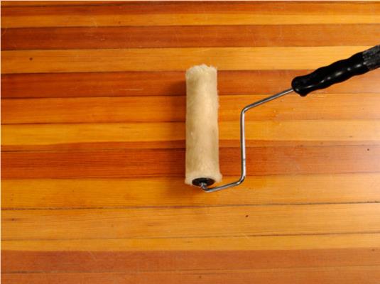Come macchiare e sigillare i pavimenti in legno?