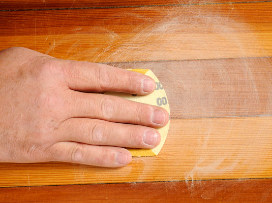 Come macchiare e sigillare i pavimenti in legno?