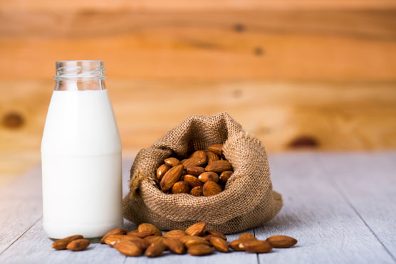 Seleziona i giusti sostituti del latte per i dessert Keto
