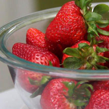 Fragole ricoperte di cioccolato alla maniera di Keto