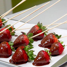 Fragole ricoperte di cioccolato alla maniera di Keto