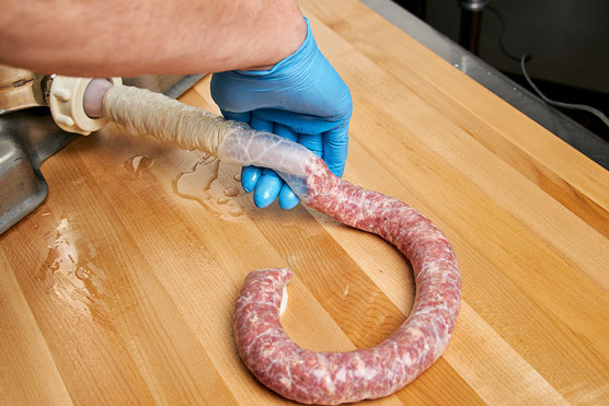 Salumi: Ripieno e Legatura Salsiccia