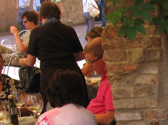 Sostenere le economie e le comunità locali durante la tua vacanza verde