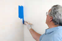 Come tagliare i bordi di un muro con un pennello