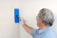 Come tagliare i bordi di un muro con un pennello