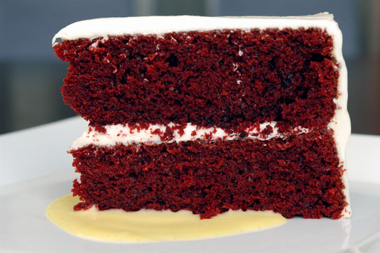 Come fare la torta di velluto rosso per le feste