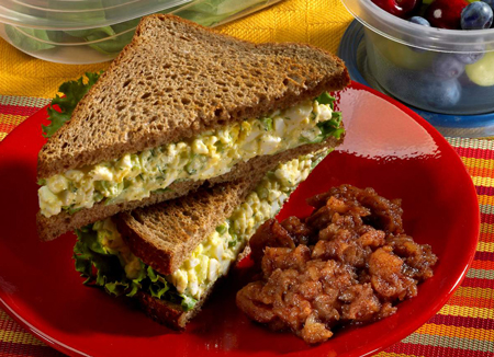Ricetta del panino con insalata di uova per la tua dieta a pancia piatta