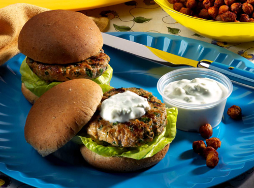 Dieta della pancia piatta: slider di pollo di bufala con salsa al formaggio blu
