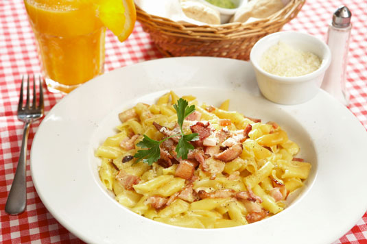 Pasta con Uova e Pancetta (Penne alla Carbonara)