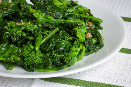 Broccoli all'aglio saltati in padella Ricetta