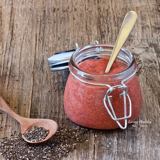Ricetta per Marmellata Paleo di Semi di Chia alla Fragola e Mango (Senza Zucchero)