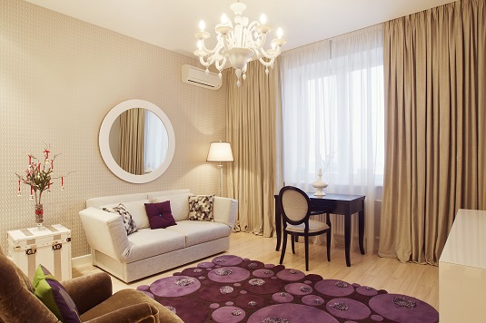 Usare specchi da parete per decorare la tua casa