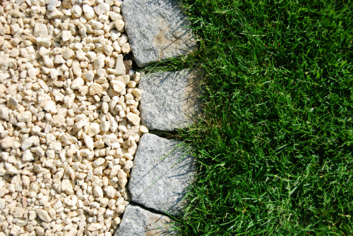 Come installare i bordi del prato?