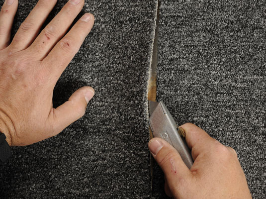 Come riparare un tappeto strappato o strappato