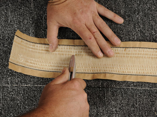 Come riparare un tappeto strappato o strappato