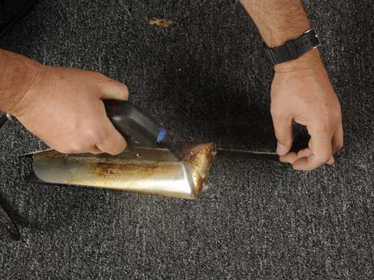 Come riparare un tappeto strappato o strappato