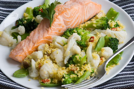 Come la Dieta Mediterranea aiuta con il controllo del peso