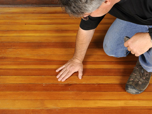 Come riparare i graffi nei pavimenti in legno?