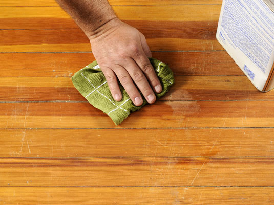 Come riparare i graffi nei pavimenti in legno?