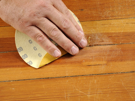 Come riparare i graffi nei pavimenti in legno?