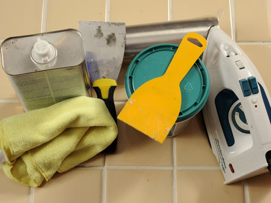 Come riparare le piastrelle del pavimento in ceramica allentate