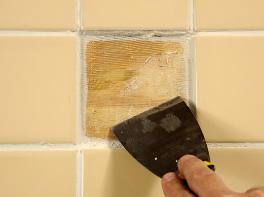 Come riparare le piastrelle del pavimento in ceramica allentate