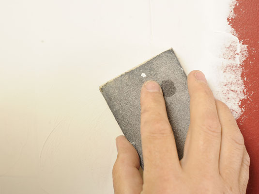 Come riparare grandi crepe nel muro a secco