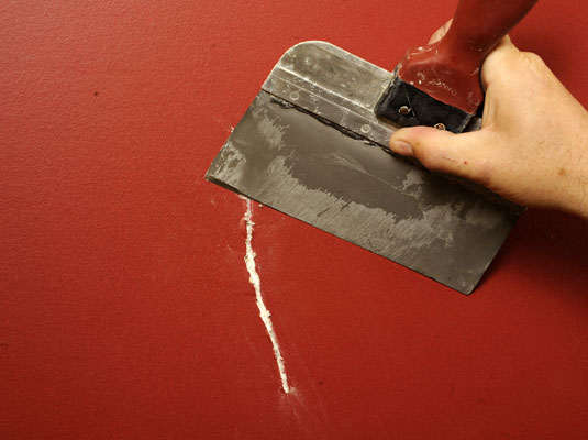 Come riparare grandi crepe nel muro a secco