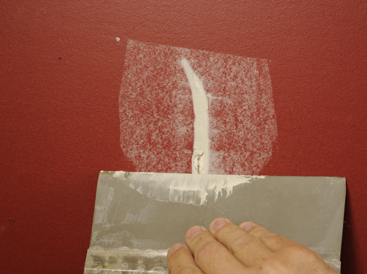 Come riparare grandi crepe nel muro a secco