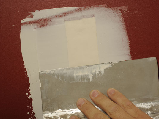 Come riparare grandi crepe nel muro a secco