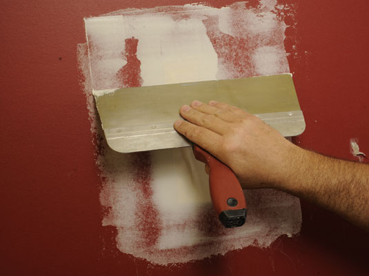 Come riparare grandi crepe nel muro a secco